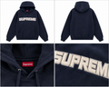 Supreme marineblå hoodie med lyst logo