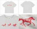 Lysegrå T-shirt med røde heste